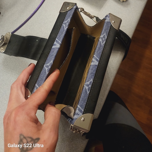 Louis Vuitton  handbag/ over the shoulder - Picture 3 of 7